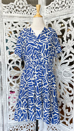 Gilli Curvy Blue-Ivory Short Sleeve Abstract Print Dress XAD3928