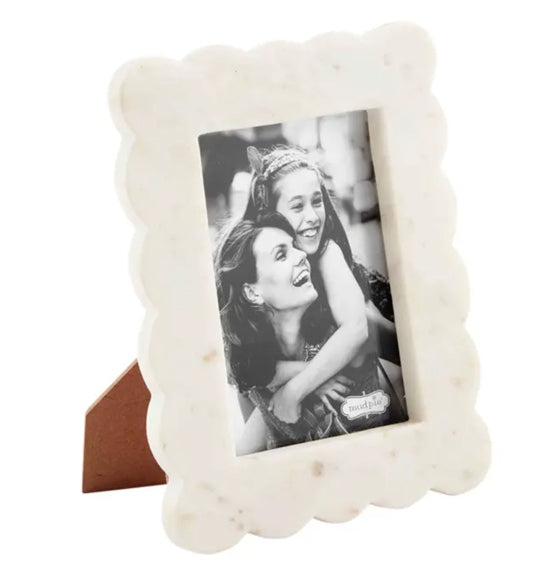 
            
                Load image into Gallery viewer, Mud Pie Scalloped Marble Frame 4x6 46900519
            
        